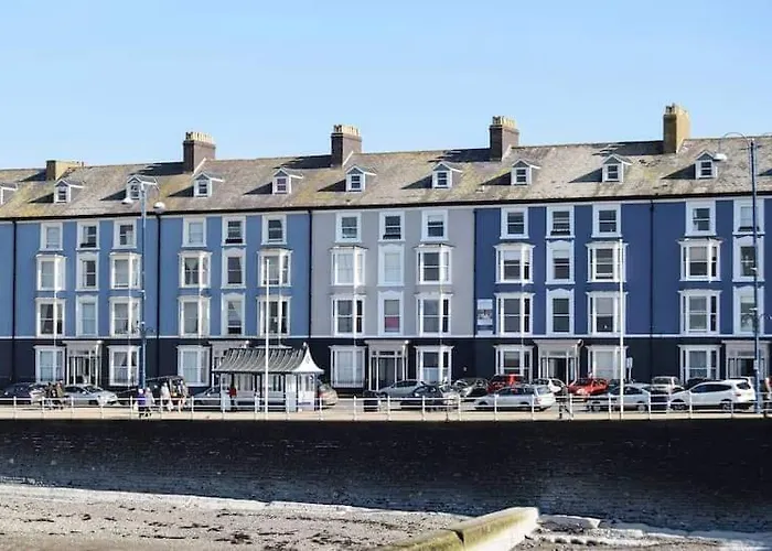 Beautiful Seafront 1 Bedroomed Apartment
