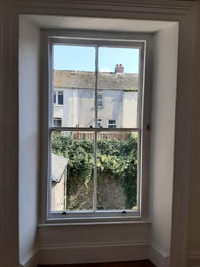 Apartment Beautiful Seafront 1 Bedroomed *