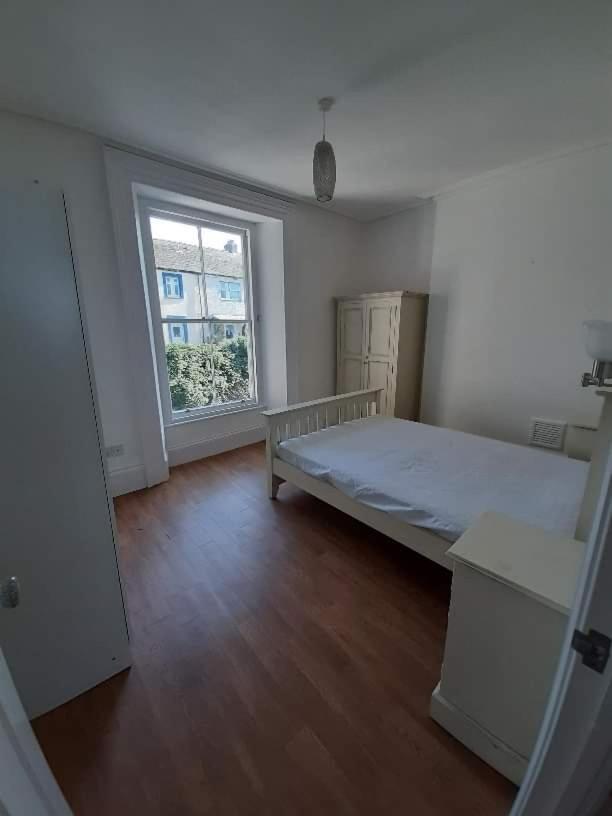 Beautiful Seafront 1 Bedroomed Apartment *